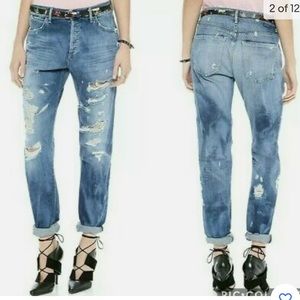 GOLDSIGN Jeans The Stevie Straight Leg Jean in Shanelle Denim Destroyed Wash 27